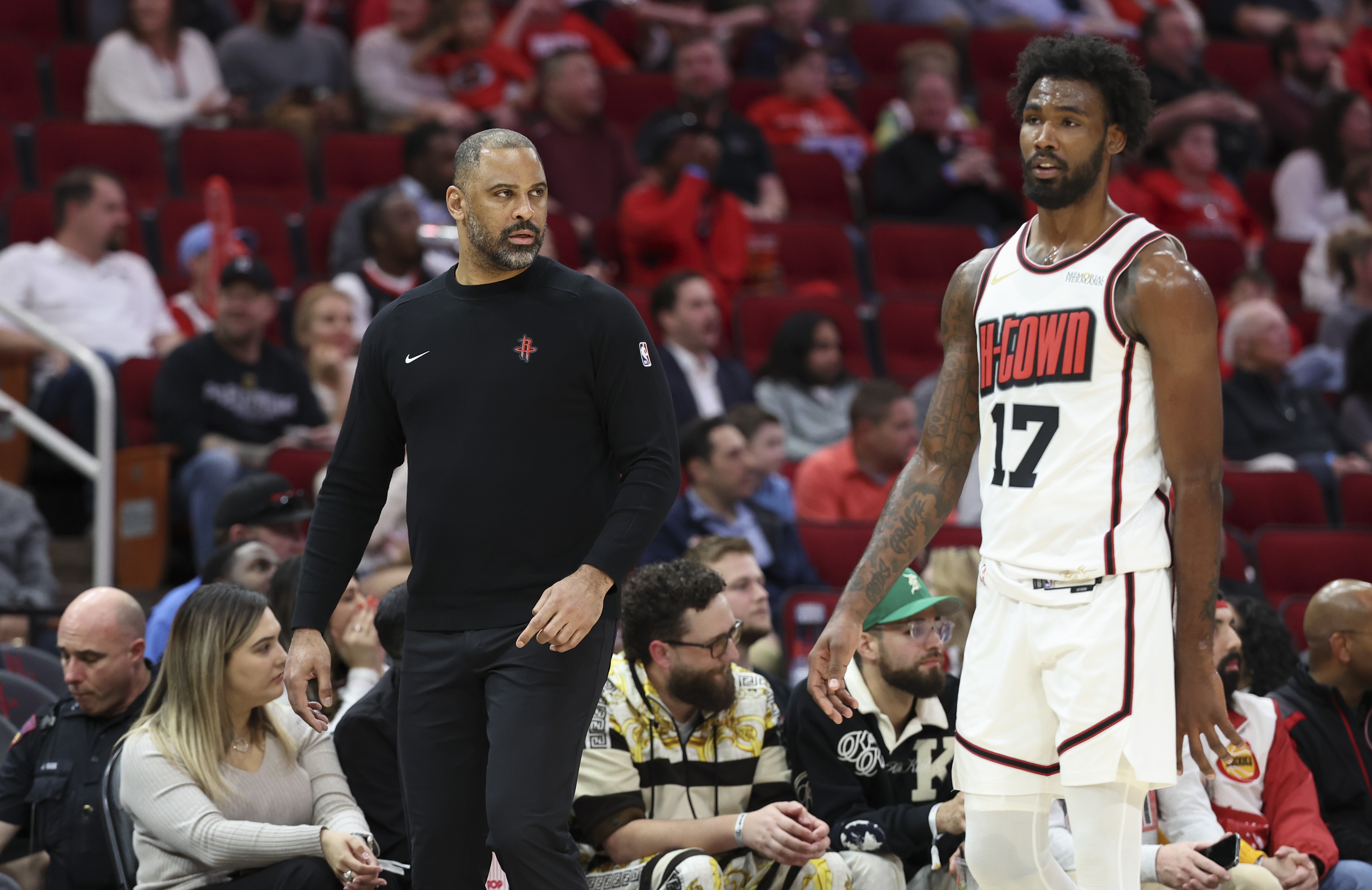 乌度卡谈4防守人怪阵：这确实改变了比赛 希望用换防打出强硬表现